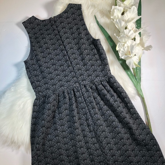 ❤️5/$25  LOFT Dress Grey Pattern - Picture 3 of 9